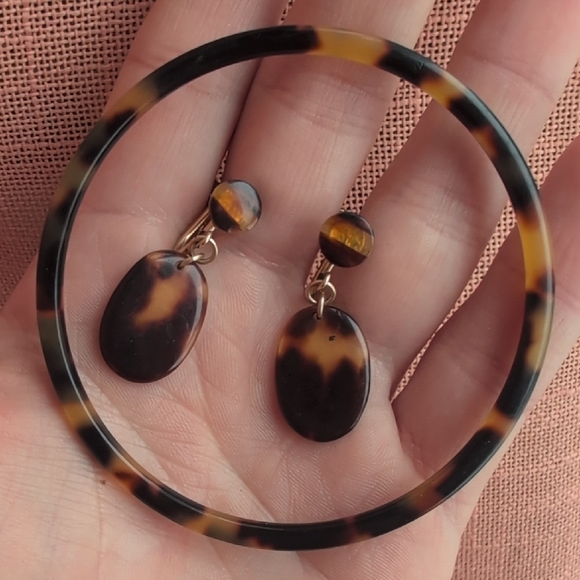 Tortoise Shell Bangle and Earring Set - Picture 2 of 5
